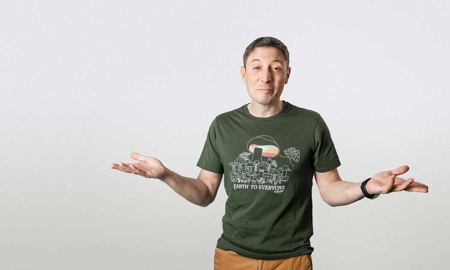 Petar Vasić raširenih ruku